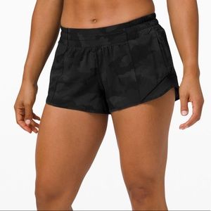 lululemon Hotty Hot Short II *2.5” in Camo size 6